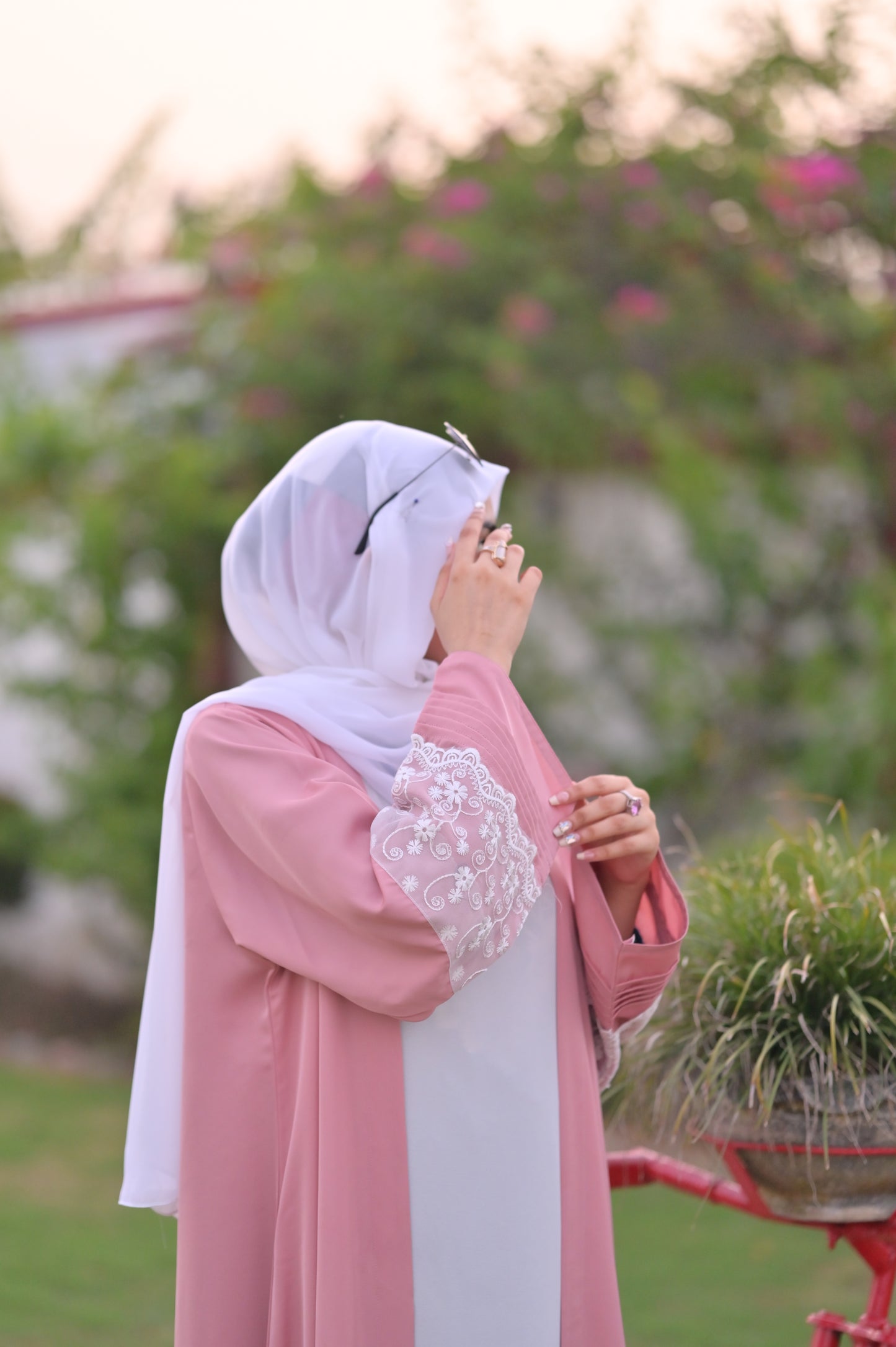 Clarity Glam luxury abaya with scarf in pink and white featuring delicate lace details on sleeves