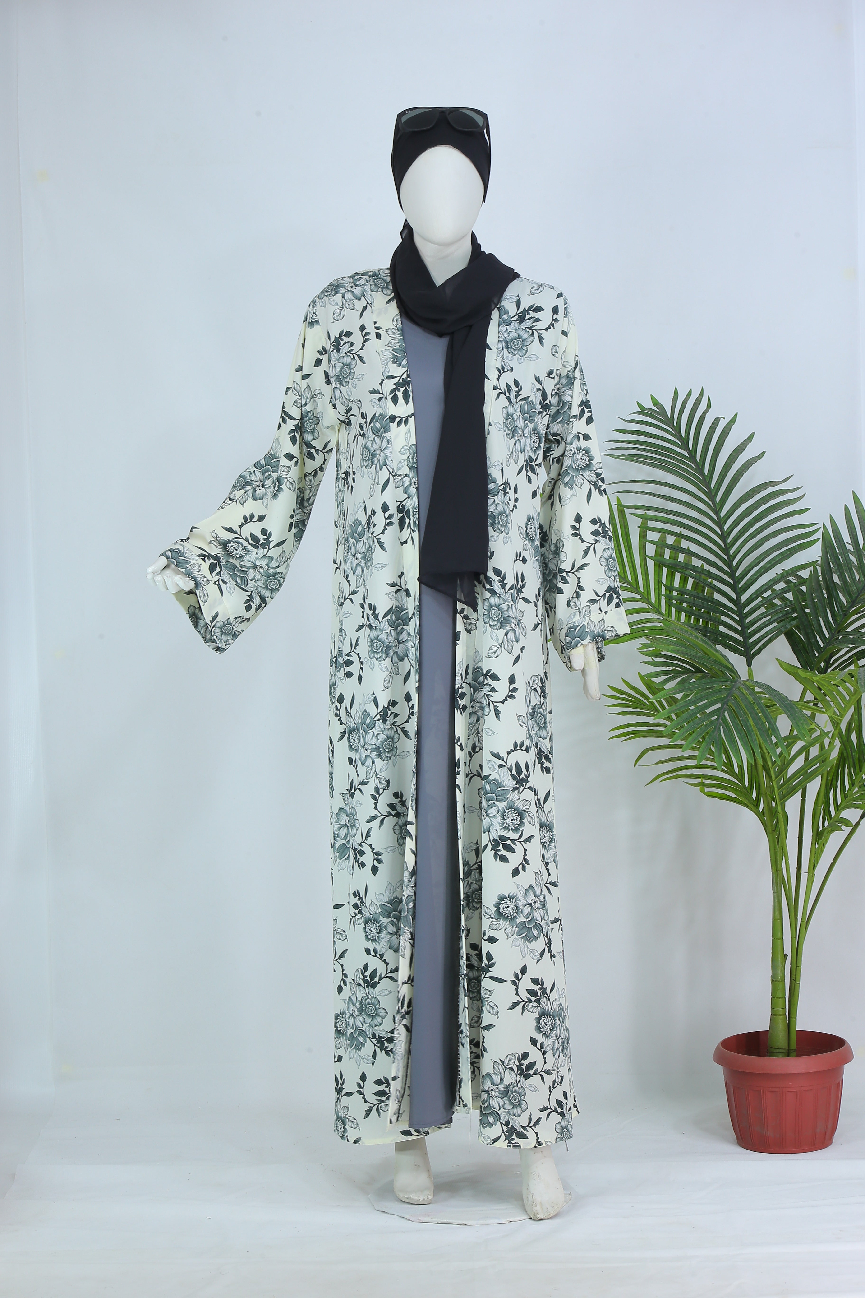 Zara Panel abaya online Pakistan floral patterned open front abaya with black inner dress and scarf